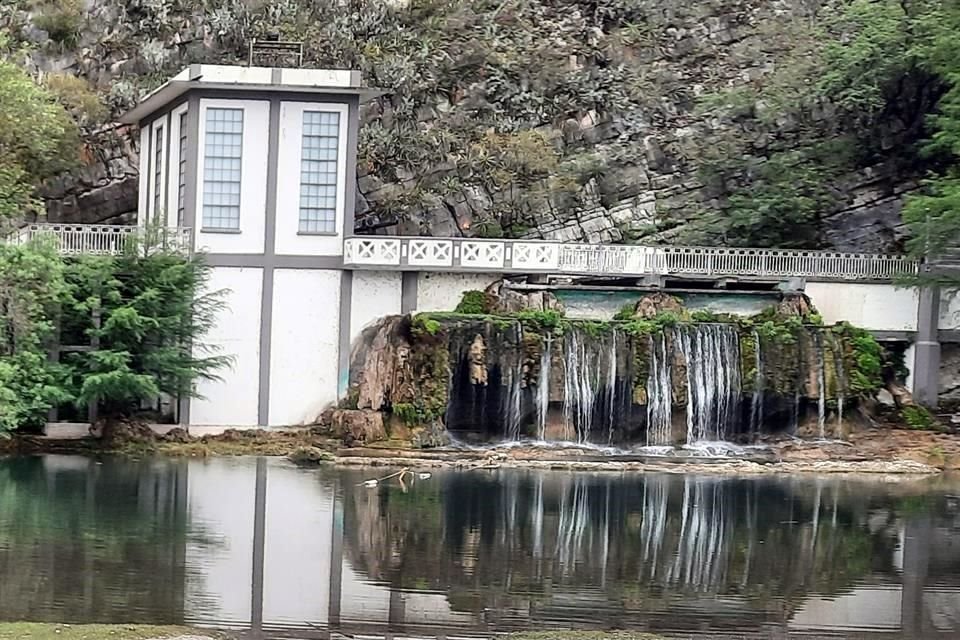 Con una cascada de 5 metros de altura, palapas y lanchas, el Parque La Turbina es un atractivo de Sabinas Hidalgo.