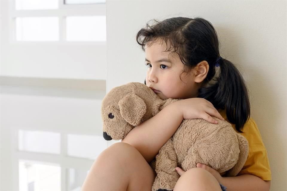 Especialistas indican que rasgos sutiles del espectro autista y roles sociales fomentados en niñas retrasan diagnóstico y atención.