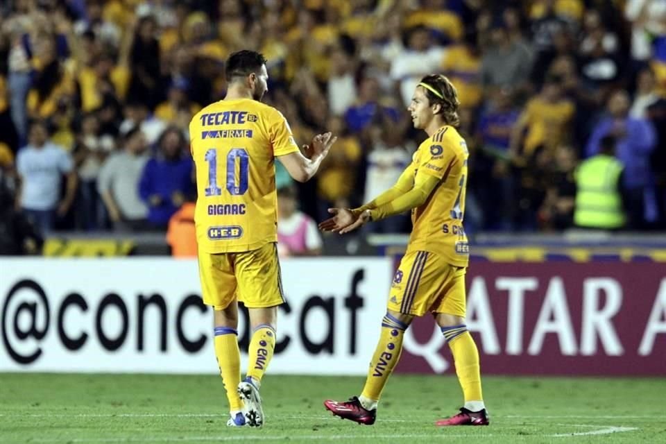 Sebastián Córdova marcó el 1-1 tras encontrarse con un balón que no alcanzó a rematar Gignac.