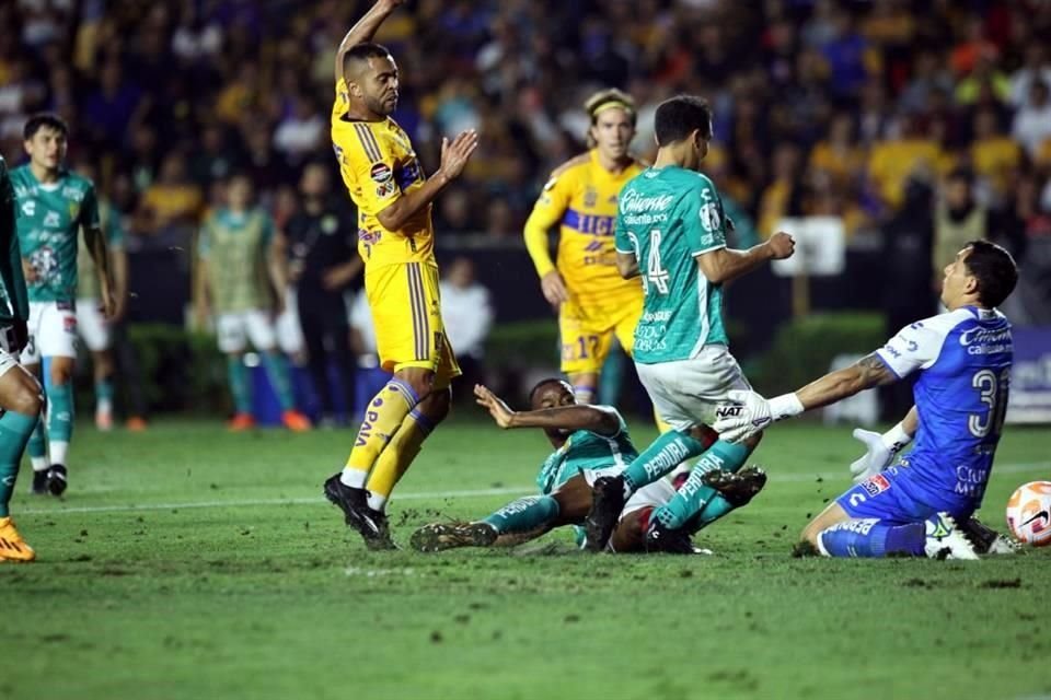 El segundo tiempo ya se mantuvo con el mismo marcador, pero con unos Tigres mejores en la cancha.