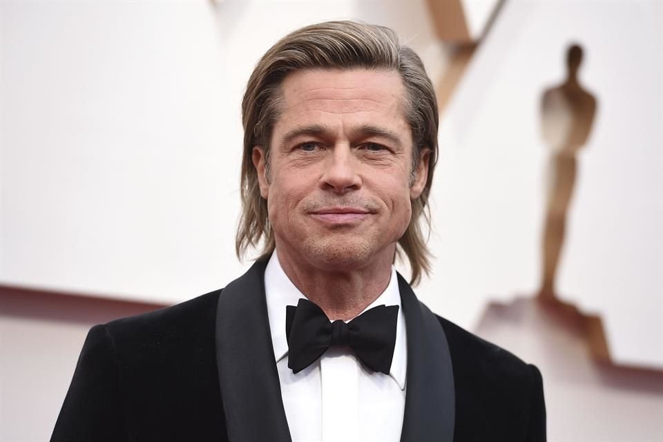 Brad Pitt será productor del filme 'She Said', que se basa en un libro en el que se expusieron los casos de abuso de Harvey Weinstein.