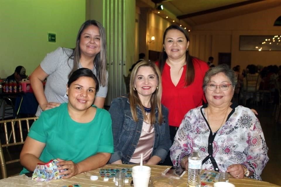 Mayra Gómez, Ana Laura Maltos, Evely Aguilar, Paulina Treviño y Rosario Narváez