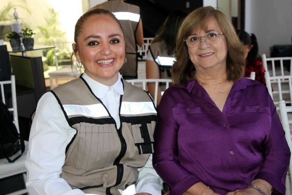 Santa Yáñez y Norma Morales