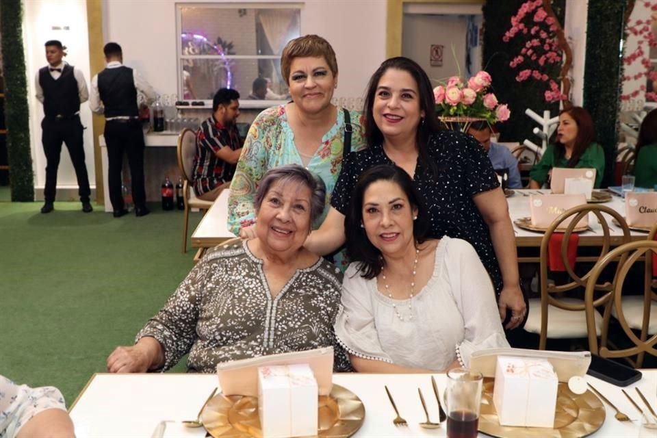 Dolores Wertl, Maribel Peralta, María Eva González de Peralta y Aracely Peralta