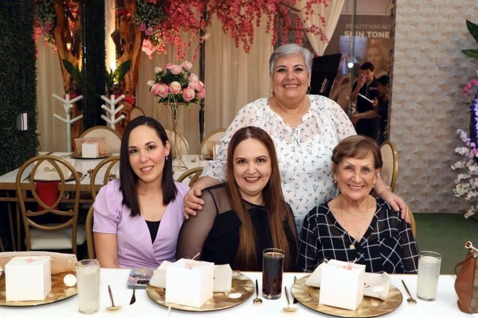 Blanca González, Brenda Torres, Rosy Torres y Rosalinda González