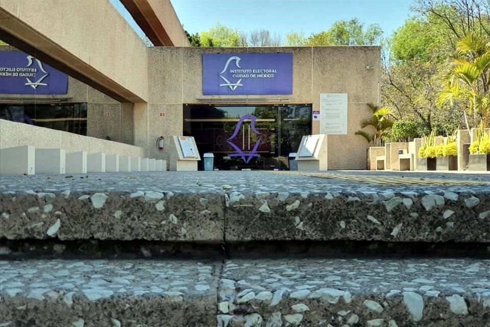 'Le decimos (al IECM) que su destitución sea inmediata, porque la Ley de Participación Ciudadana es muy clara', reclamó la vecina Thania Mora, quien interpuso la querella.