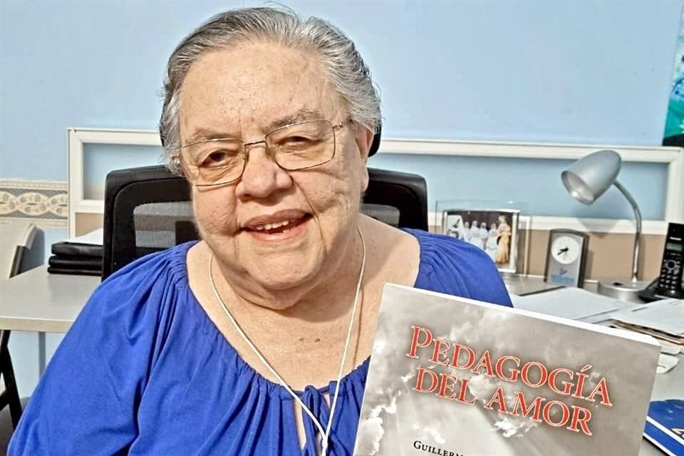 La Madre Guillermina Burciaga y su libro 'Pedagogía del amor'.