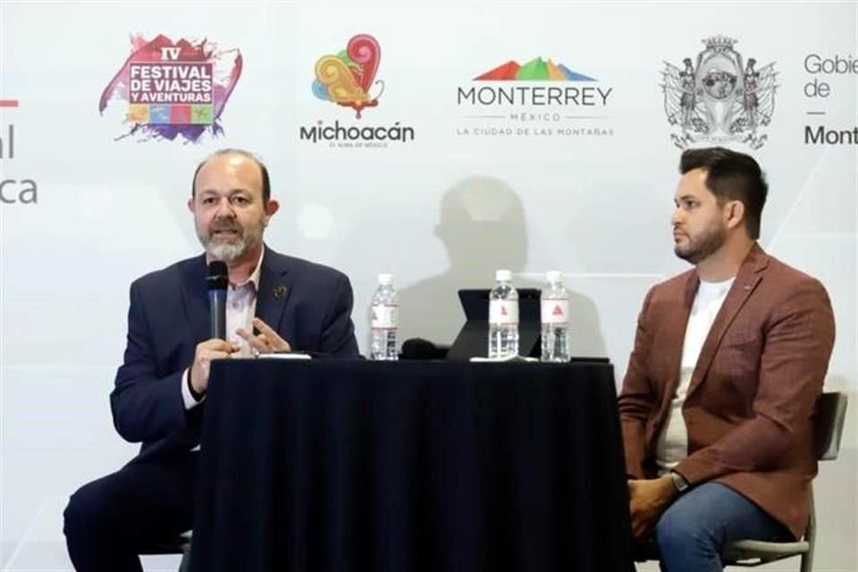 Jorge Vasaro Acuilán (Izq.), Subsecretario de Inteligencia Turística de Nuevo León, y Mauricio Magdaleno Galván, director del Cluster de Turismo Monterrey.