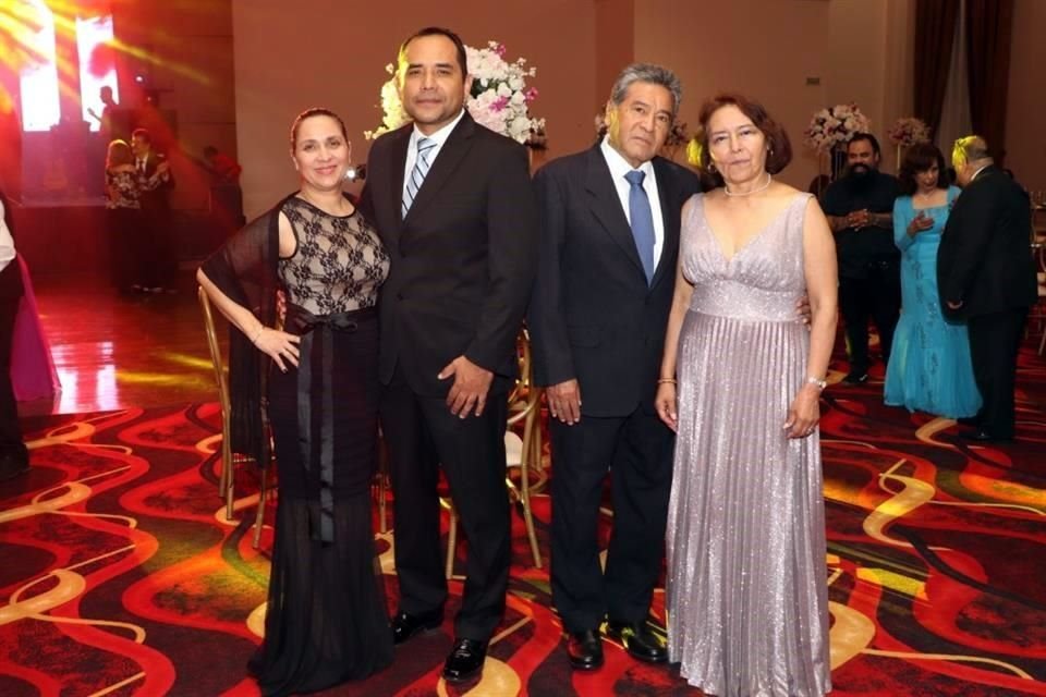 Marita Celedón, Leonardo Vázquez, Gilberto Vázquez y María Elena Coronado de Vázquez