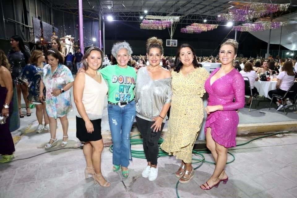 Lupita Franco, Gabriela Arroyo, Martha González, Magali González y Adriana Torres