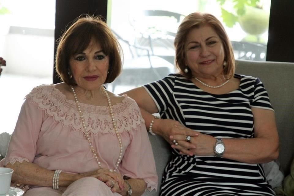 Norma Lozano de Lozano y Yelile Yamallel