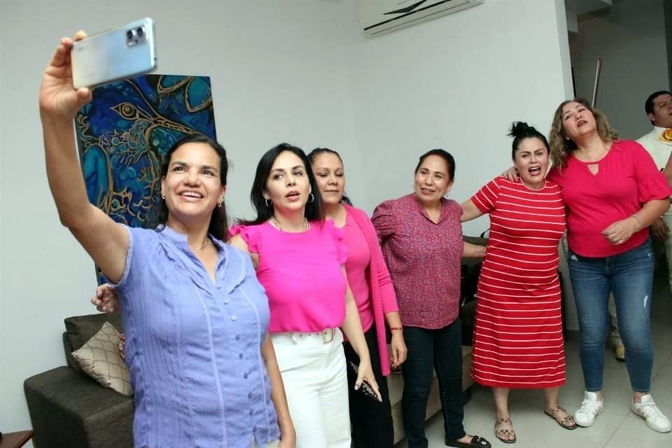 Yessy Villanueva, Lorena Garza, Galicia Aguiler, Dora Aguilar, Lorena García y Adriana Oyanguren