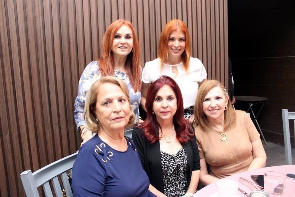 Mireya Serna, Claudia Serna, Tommy de Ortiz, Alma Serna y Ana María Gutiérrez