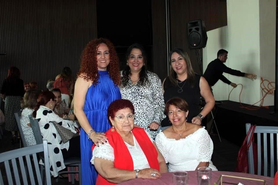 Myrthala Lira, Natalia Garza, Guadalupe Garza, Yolanda Bahena y Verónica Álvarez