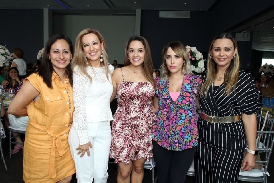 Silvia González, Ana Lilia Hernández de Tavira, Karen Corral, Ale Gómez y Cindy Cabello