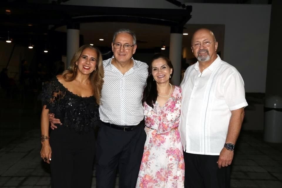 Adriana González, Enrique Hurtado, Rocío de Hurtado y Luis Hurtado