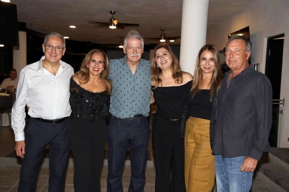 Enrique Hurtado, Adriana González, Manuel Hoyos, Mayra Benítez de Hoyos, Susana Farías y Antonio González