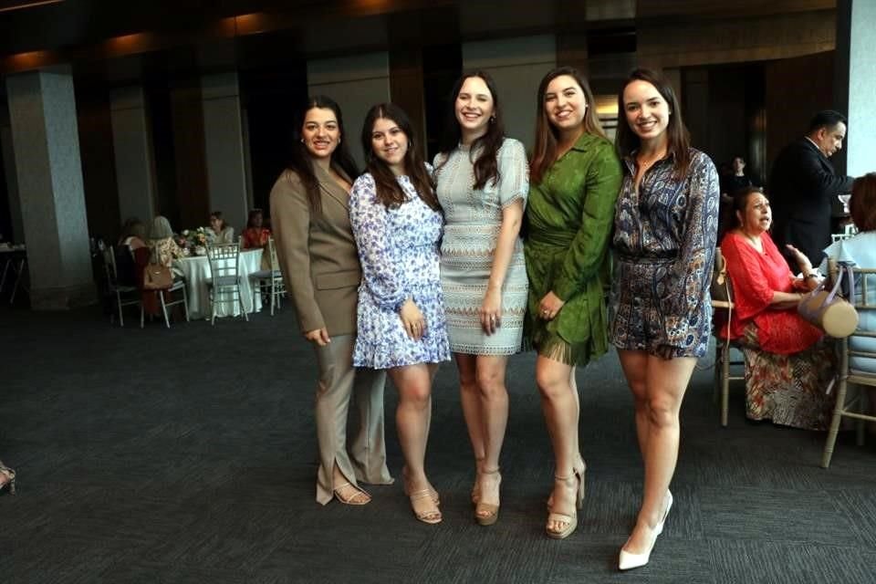 Mariana Minila, Frida Matenberger, Daniela Vargas, Leticia Lozano y Claudette Ayala