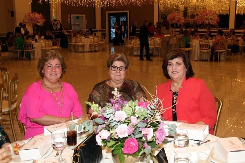 Melita Flores de Escareño, Maria del Carmen Flores de Salazar y Raquel Flores de Leal