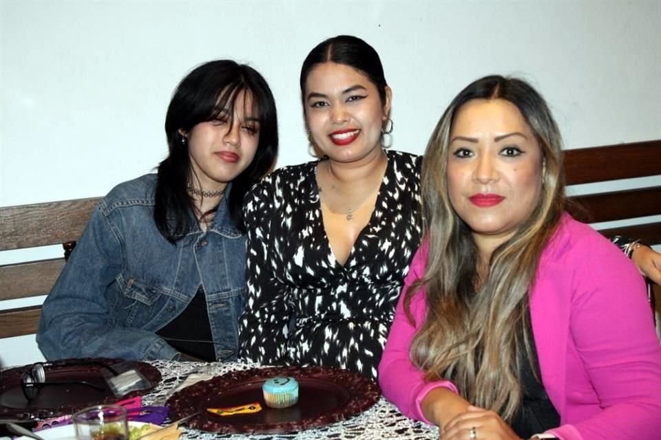 Tatiana Ugalde, Viridiana Ortegón y Liz Facio