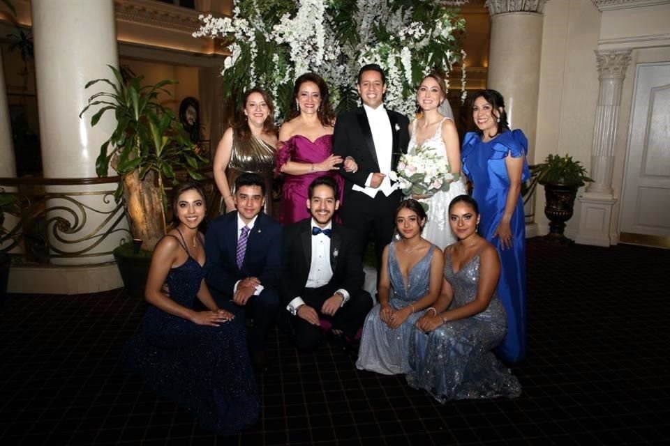 Sofía García Cantú y Axel Méndez Rebollo y familiares