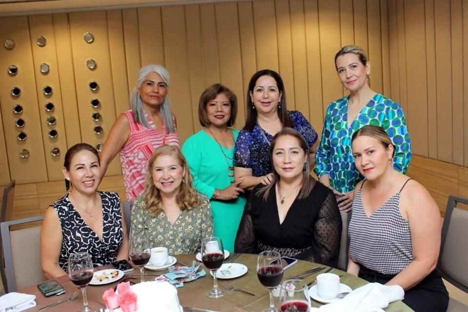 Laura García, Rosy de Villarreal, Paty Juárez, Andrea Delgado, María Angélica Rivera, Eva Flores, Lorena de Barboza y Lorraine Fredrick