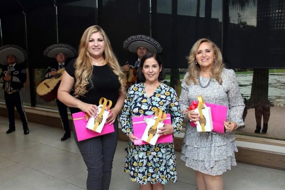 Graciela de De la Puente, Myriam López y Lorena Villarreal