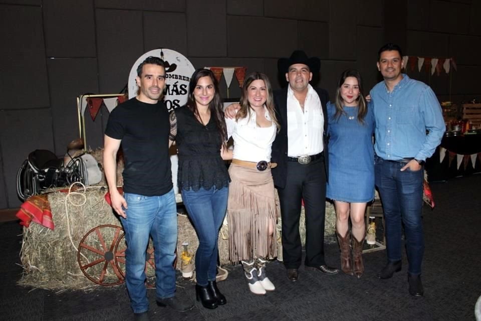 Saúl Cantú, Daniela González, Lizzy Cortés, el festejado, Paulina Novelo y Dante Vázquez