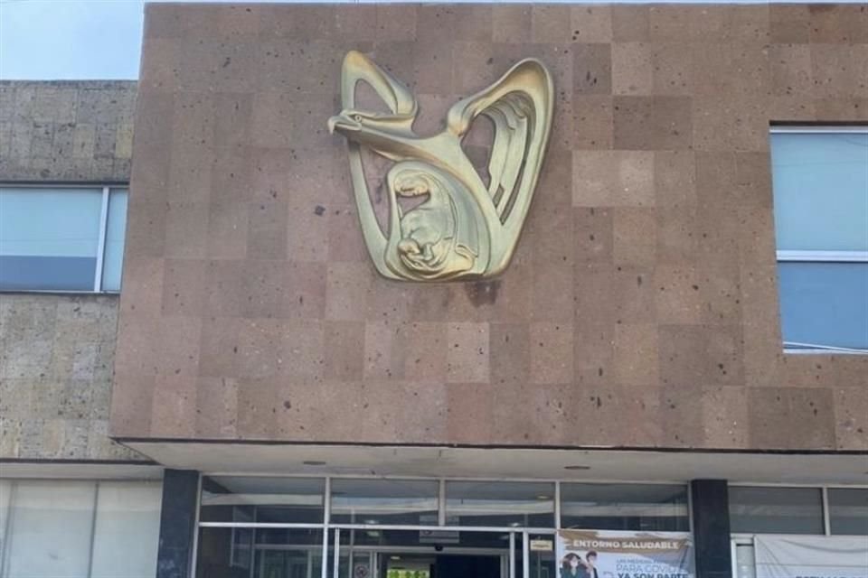 El IMSS adjudicó contratos por más de 38 mil equipos de cómputo.