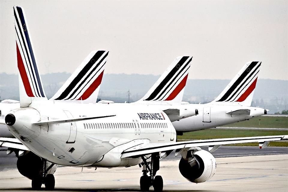 Como parte de la lucha contra el cambio climático, el gobierno francés prohibió en su país los vuelos cortos como los de París a Burdeos, Nantes o Lyon.