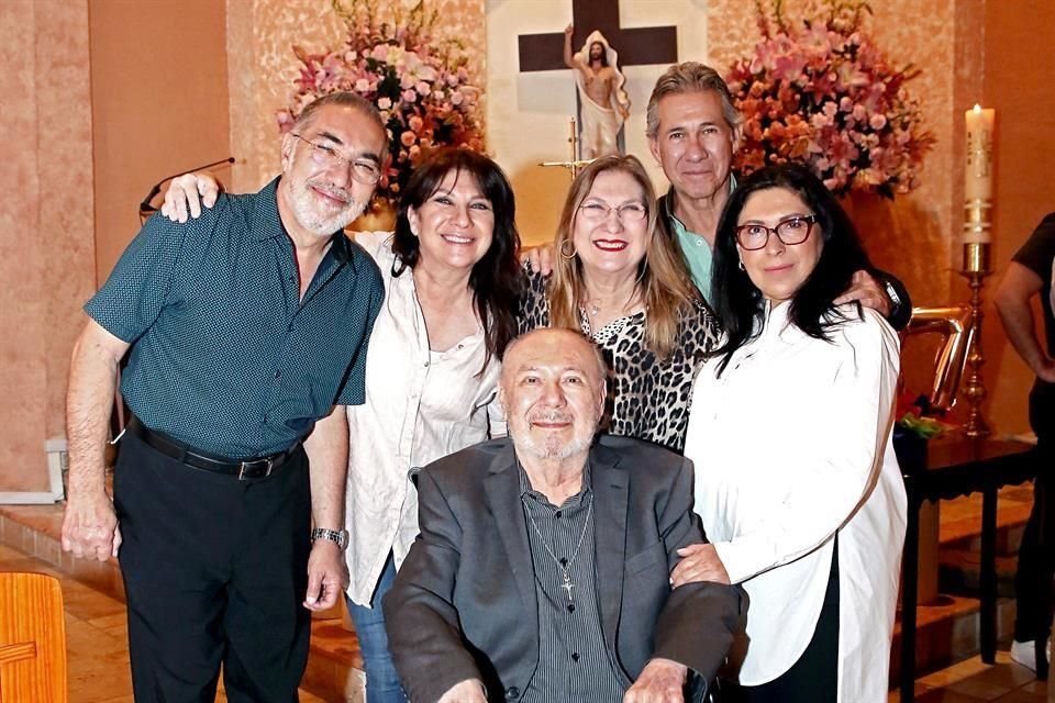 CON SUS HIJOS. Gerardo, Patricia, Marcela, David y Carmen Karren