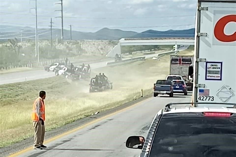 Los hechos fueron reportados alrededor de las 15:20 horas, sobre la Autopista a Nuevo Laredo, a la altura de Mamulique.