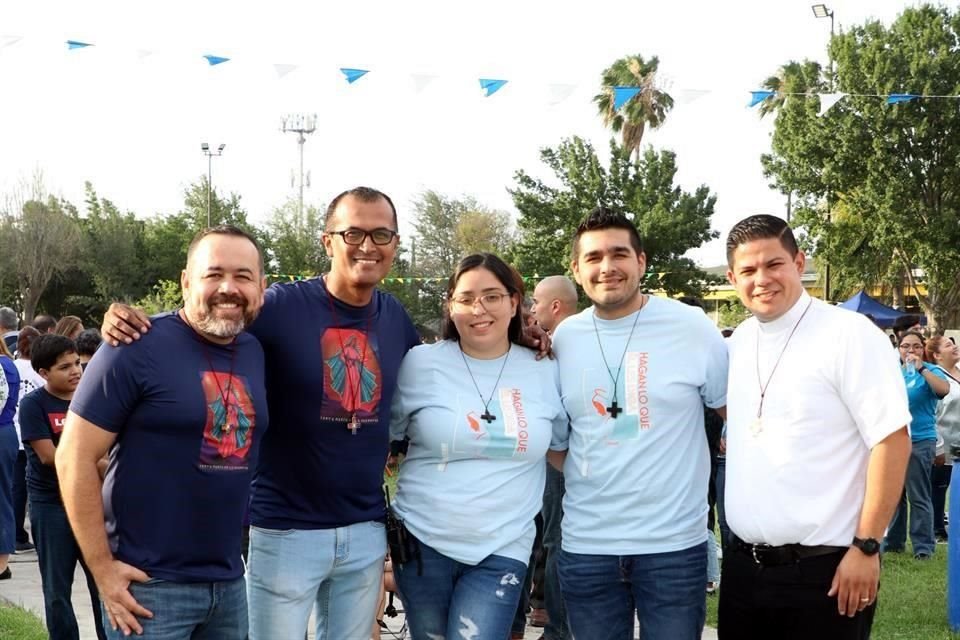 Padre Enrique Torres, Armando Gallegos, Carolina Valdés, Alfredo Leal y Padre Gerardo Reyna
