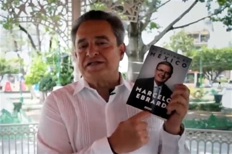 En un video, Pío pide a los chiapanecos asistir a la presentación del libro de Ebrard 'El camino de México'.