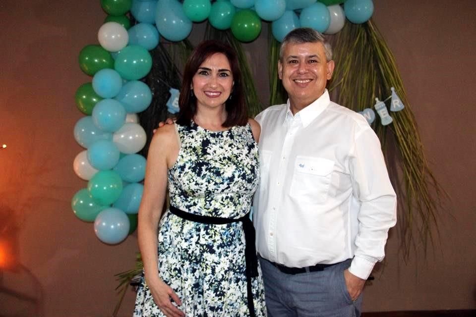 Belinda Garza de Mercado y César Mercado