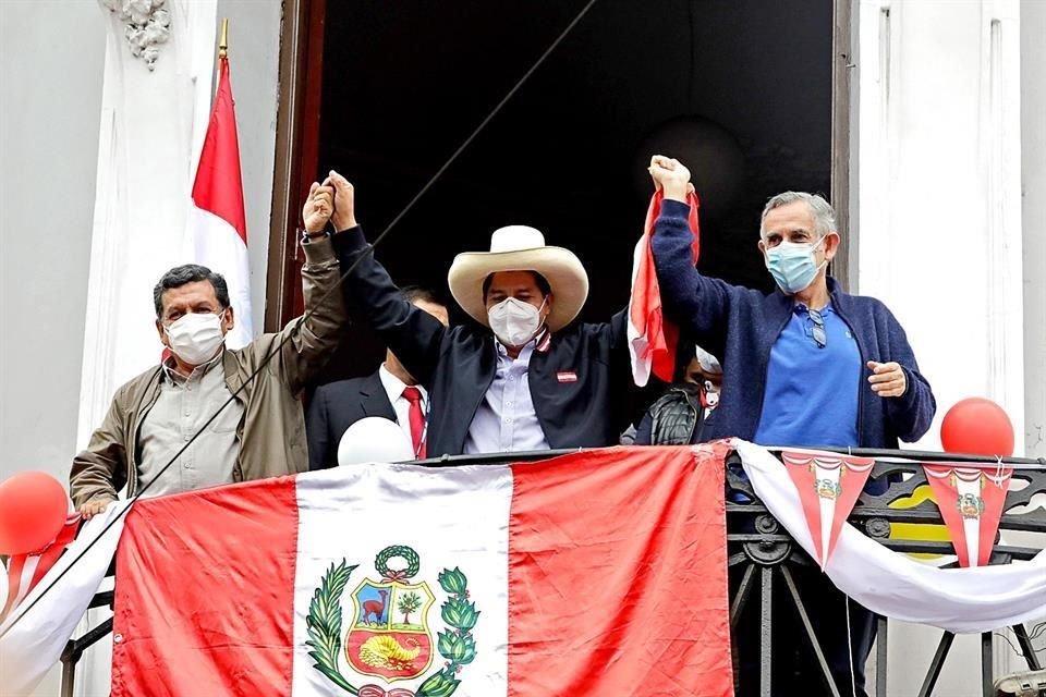 El izquierdista Pedro Castillo ganó una apretada elección para Presidente de Perú por menos de un punto porcentual.