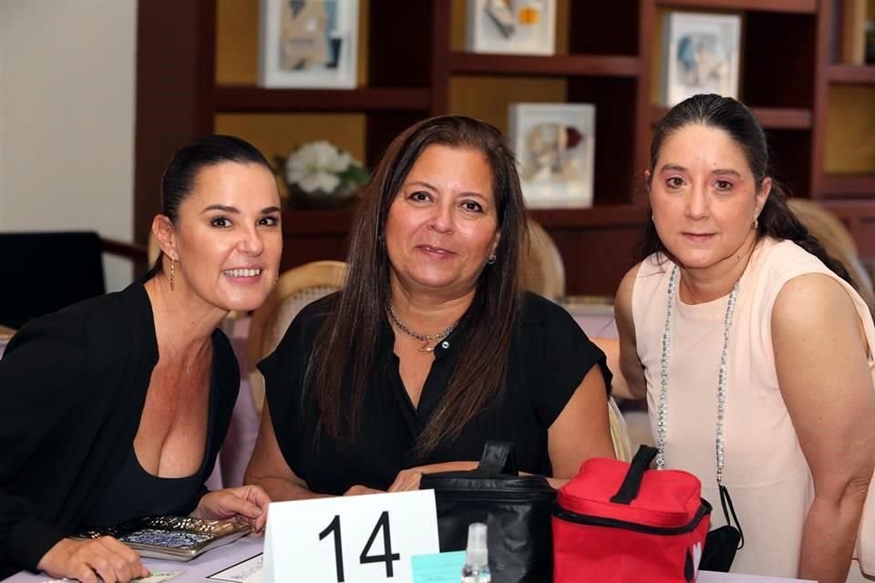 Lizeth Alvarez Tosrado, Claudia Zablah y Fernanda Madero
