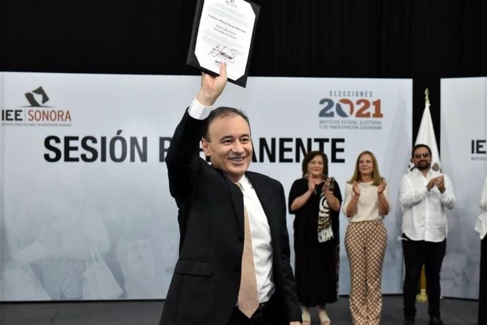 El abanderado de Morena-PVEM-PT-Panal por Gubernatura de Sonora, Alfonso Durazo, recibió constancia de mayoría.