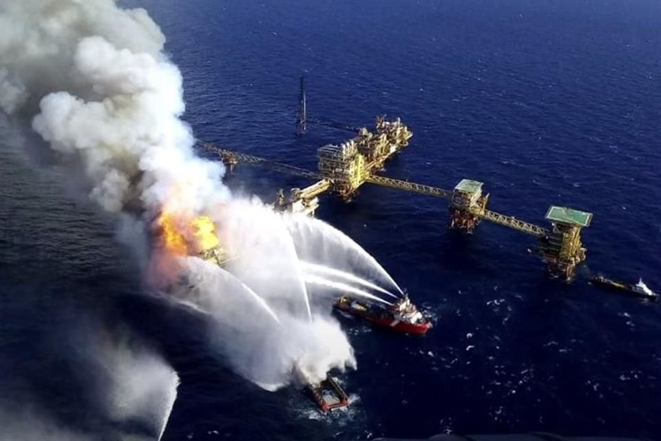 Durante el fin de semana, una caldera en la refinería de Salina Cruz se incendió y el viernes la refinería de Minatitlán sufrió un incendio y explosión.