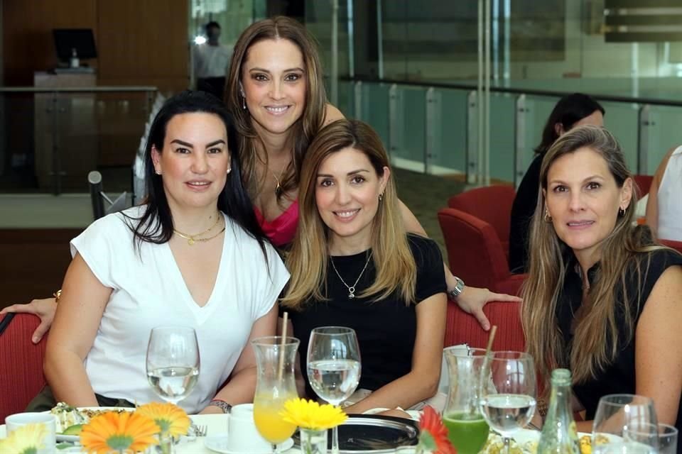 Nora Páez de Levi, Lorena de la Garza de Rodríguez, Mónica Garza de Probert y Thelma Hernandez de Wise