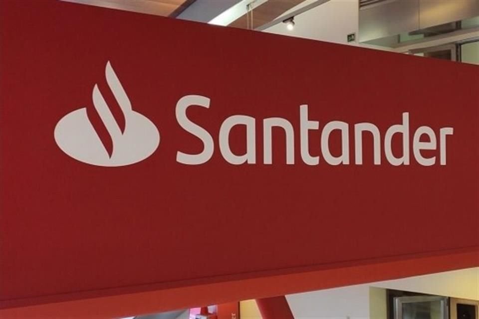 Santander precisó que el número de personas afectadas asciende a mil 425.