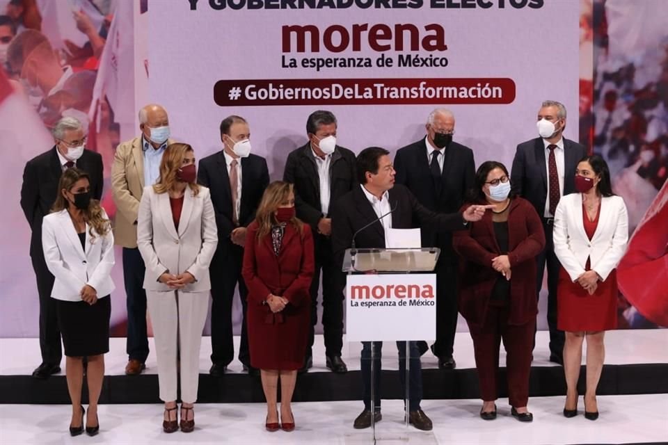 Los 11 Gobernadores electos de Morena se reúnen con Mario Delgado, dirigente del partido, para firmar una carta compromiso por la 4T.