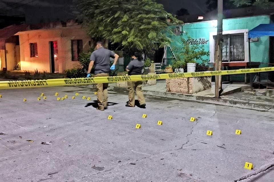 De acuerdo con testigos, dos hombres en motocicleta se detuvieron frente al domicilio y dispararon contra la fachada, en la Colonia Nuevo León.