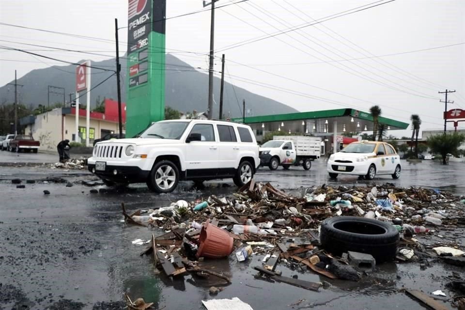 Personal de Servicios Públicos levantó 56 toneladas de azolve y 22 toneladas de basura.