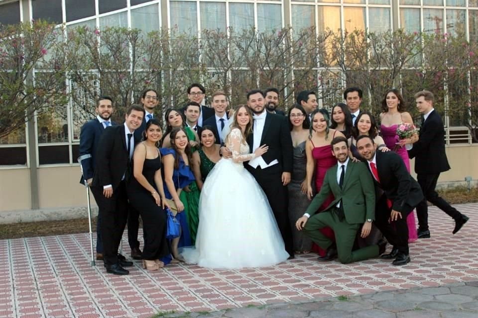 Michelle González y Sebastián Aguirre unen sus vidas en matrimonio en la Parroquia San José Obrero.