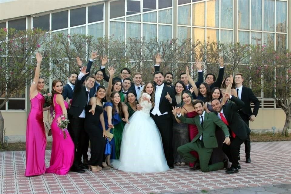 Michelle González y Sebastián Aguirre unen sus vidas en matrimonio en la Parroquia San José Obrero.