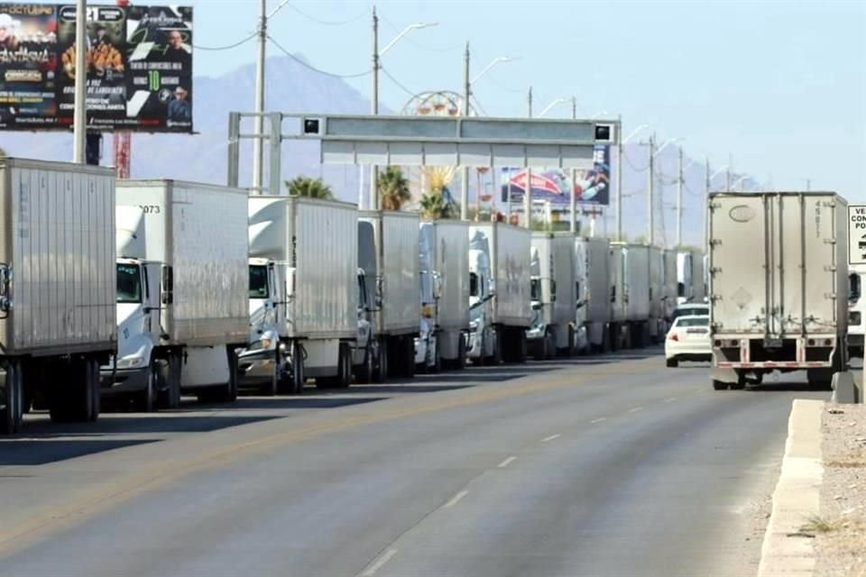 Desde el 18 de septiembre ha disminuido el paso de camiones de carga por los cruces internacionales.