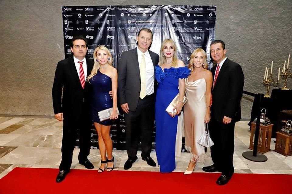 Rafael Selem, Roberta Barrera de Selem, Mario Cantú, Katia Garza de Cantú, Dora Pérez de Lozano y Gonzalo Lozano