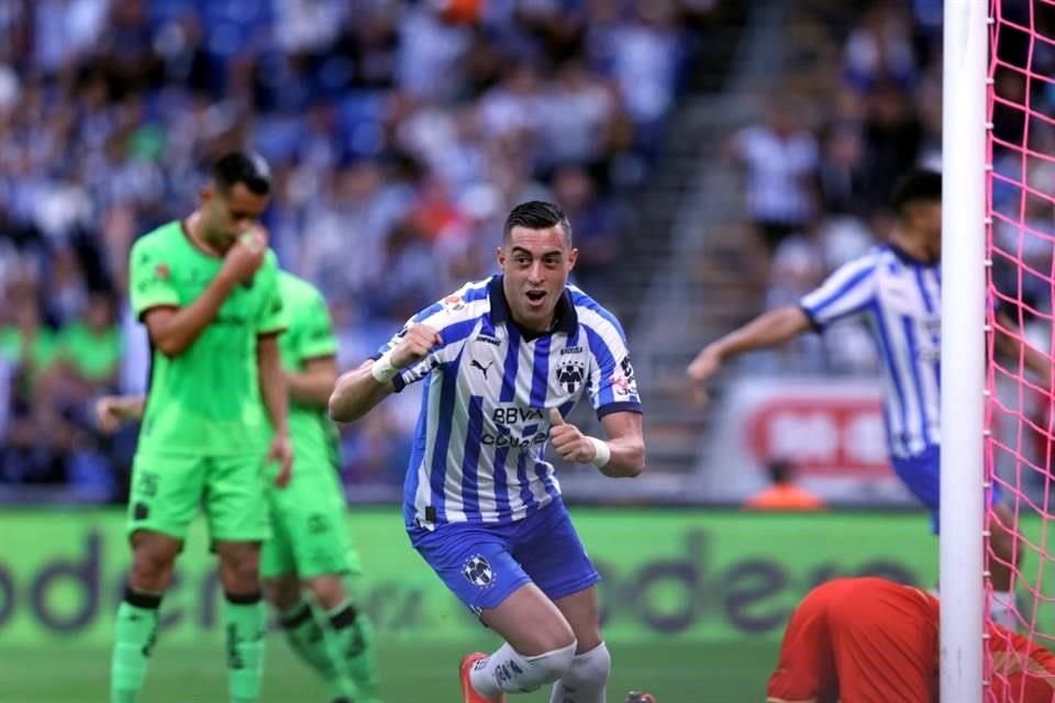Más de las acciones del primer tiempo en el Rayados-FC Juárez.