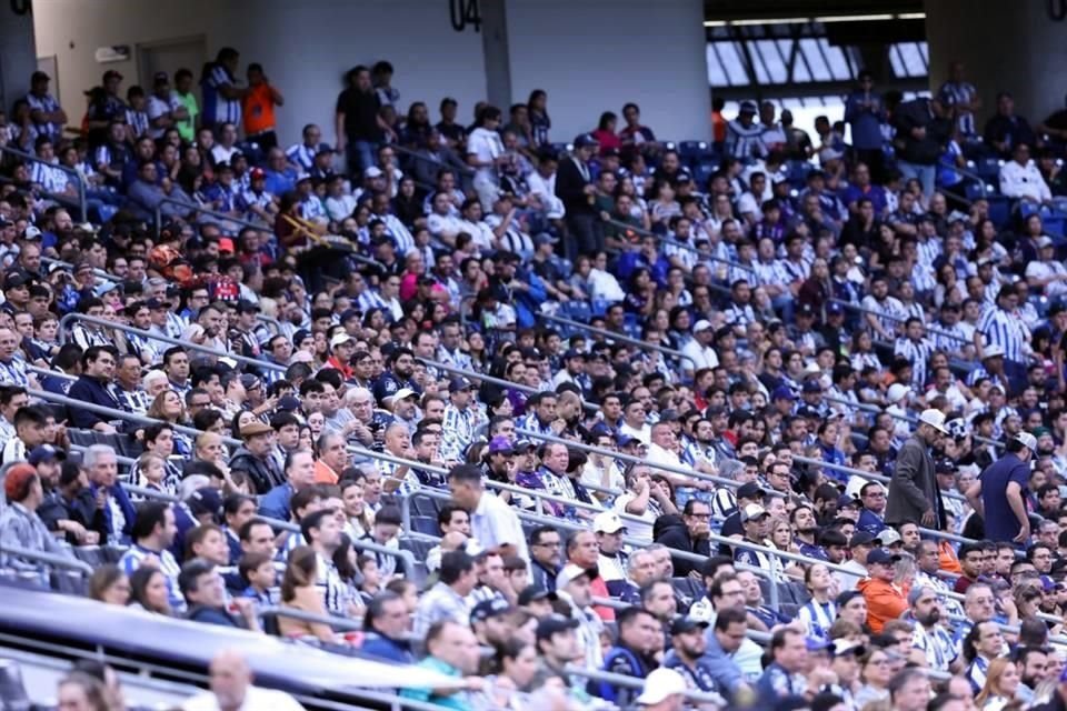 Más de las acciones del primer tiempo en el Rayados-FC Juárez.